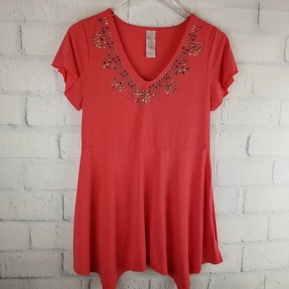 Coral Top w/BEJEWELED ACCENTS. Size M. - Picture 1 of 6